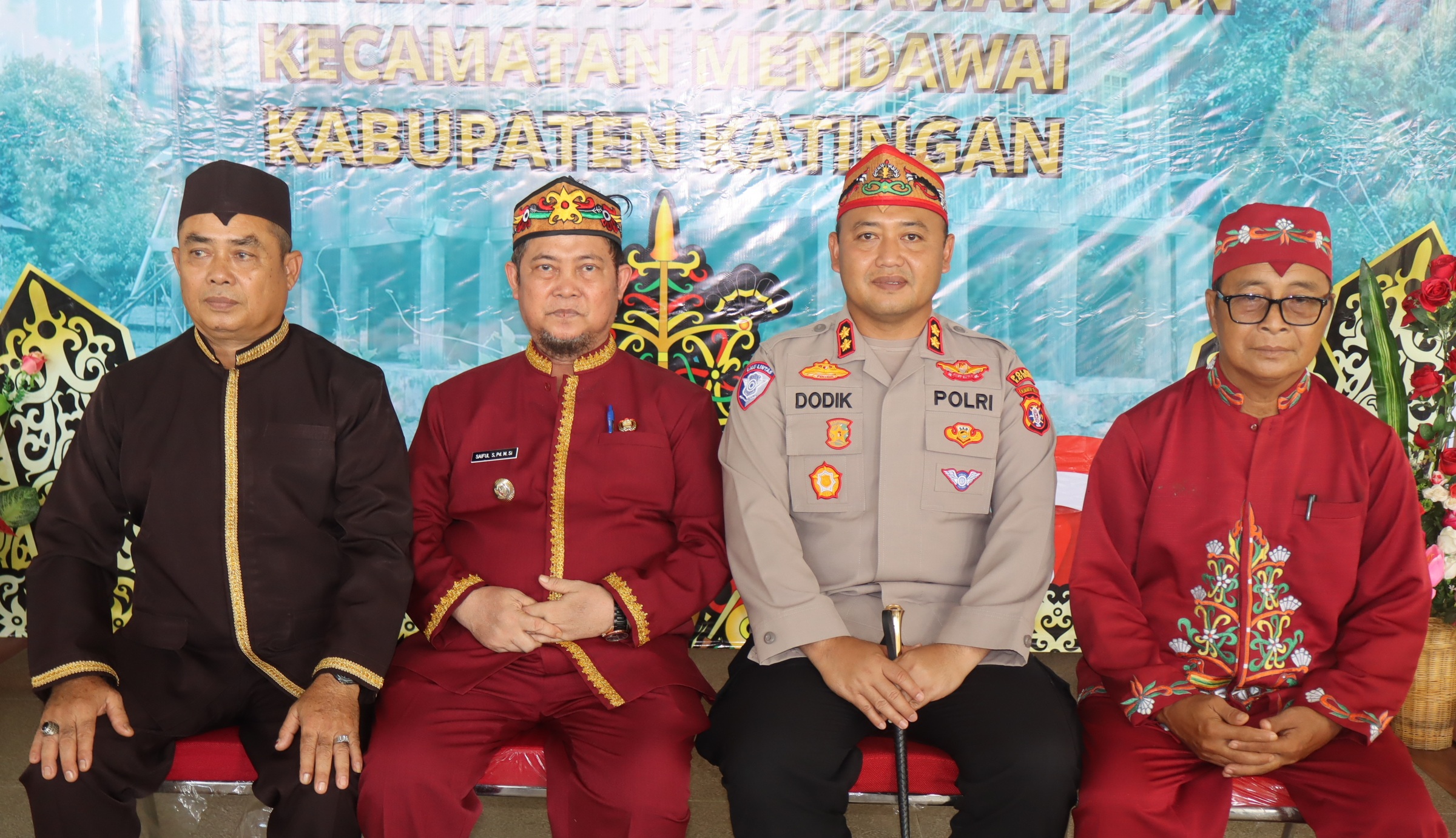 Perkuat Kelembagaan Adat, Pemkab Katingan Gelar Pelantikan Damang di Halaman Kantor Setda