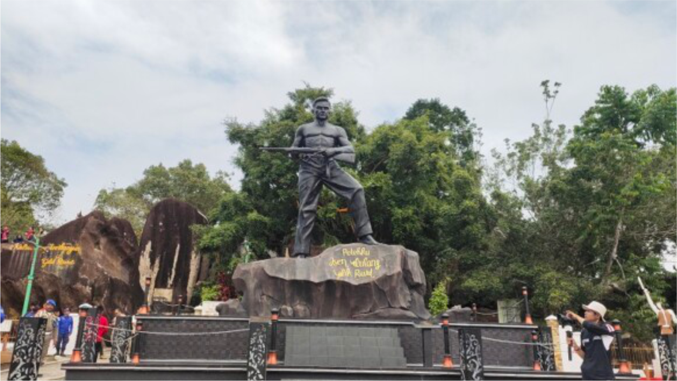 MONUMEN TOKOH TJILIK RIWUT DI BUKIT BATU KASONGAN